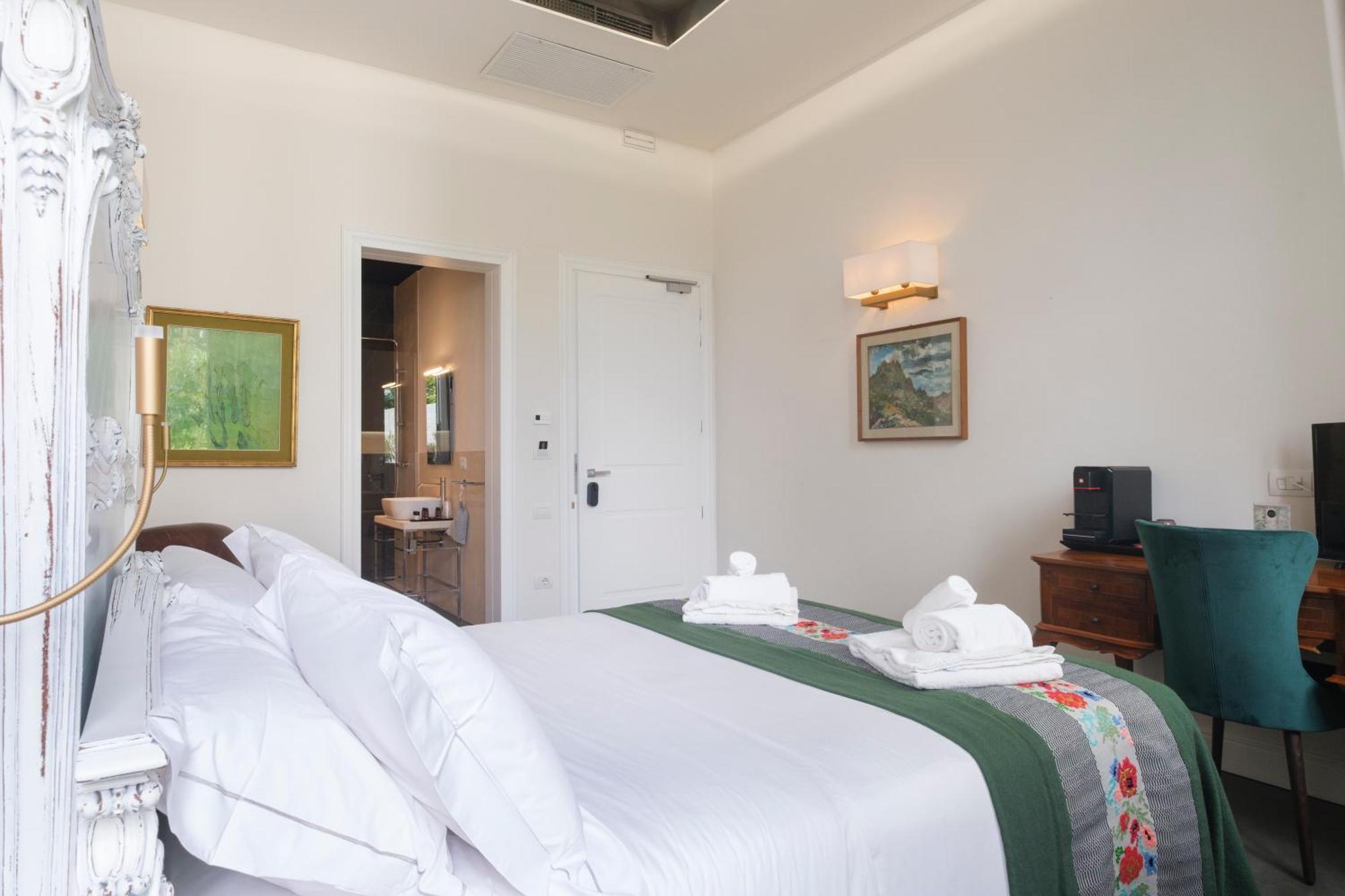 Kemani Villa Sara Olbia Room photo